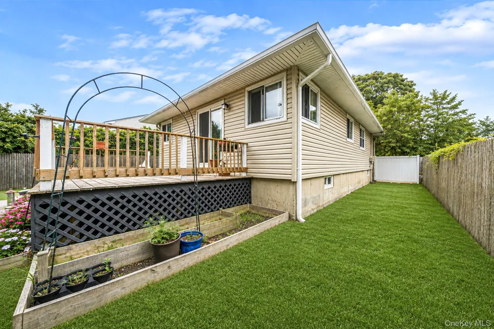 24 trafalgar Drive Shirley, NY 11967