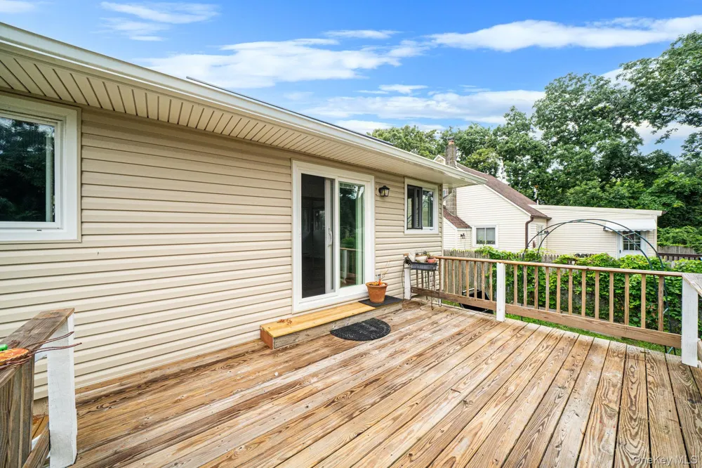 24 trafalgar Drive Shirley, NY 11967