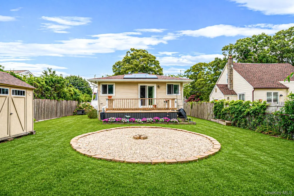 24 trafalgar Drive Shirley, NY 11967