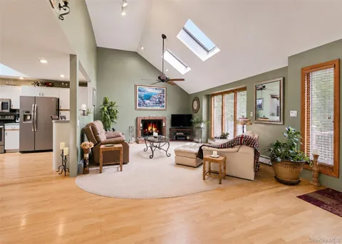 370 Avenue A
