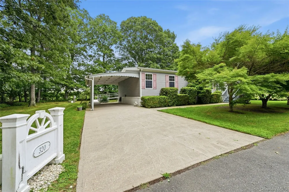 638 Fresh Pond Avenue #320 Calverton, NY 11933