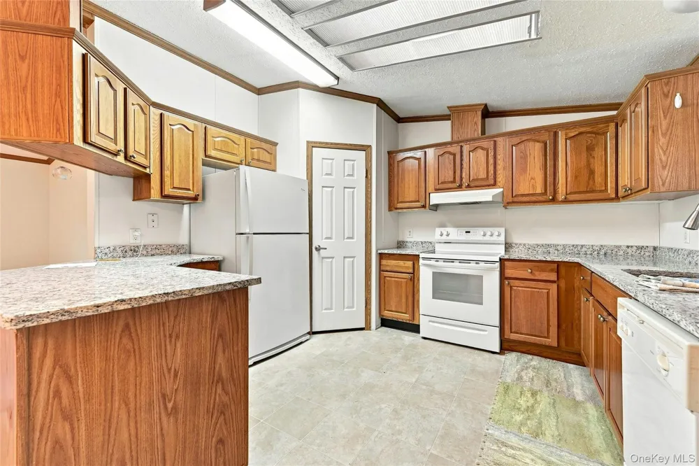 638 Fresh Pond Avenue #320 Calverton, NY 11933