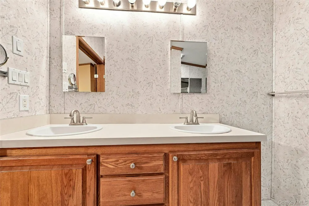 638 Fresh Pond Avenue #320 Calverton, NY 11933