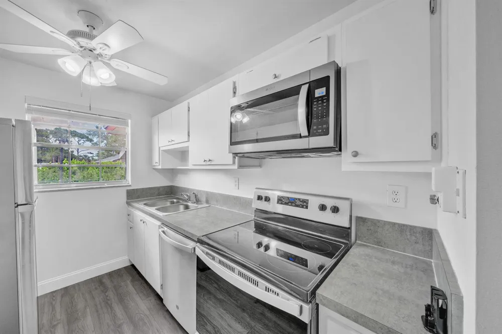 4550 NW 4TH STREET #B Delray Beach, FL 33445