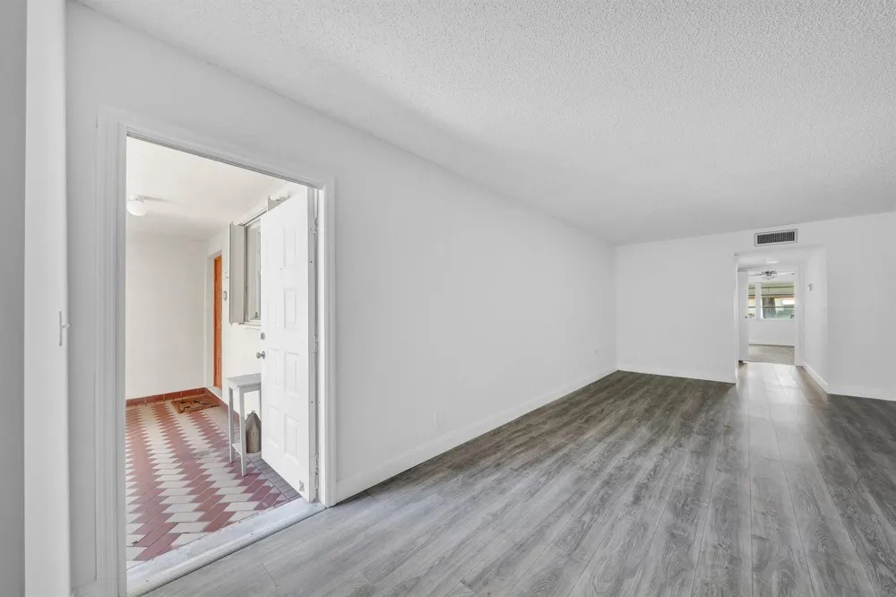 4550 NW 4TH STREET #B Delray Beach, FL 33445