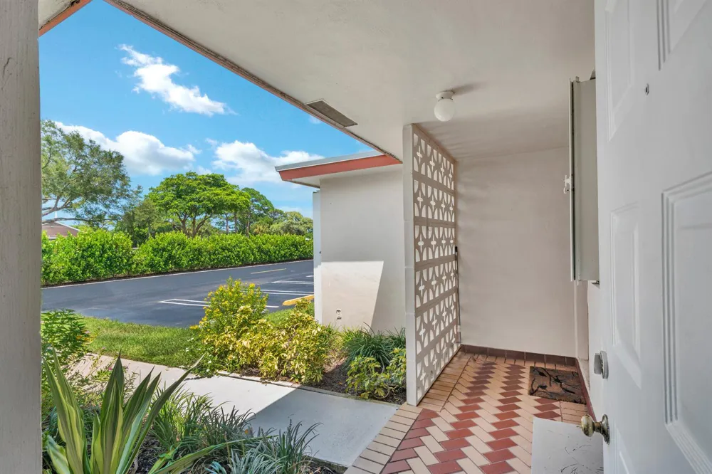 4550 NW 4TH STREET #B Delray Beach, FL 33445
