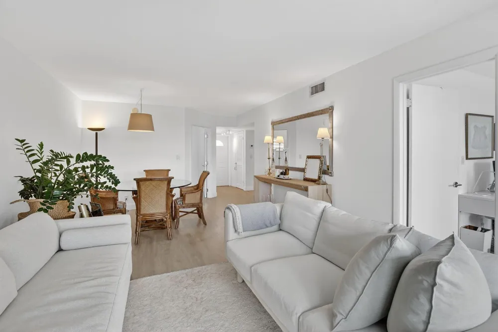 9820 S HOLLYBROOK LAKE DRIVE #306 Pembroke Pines, FL 33025