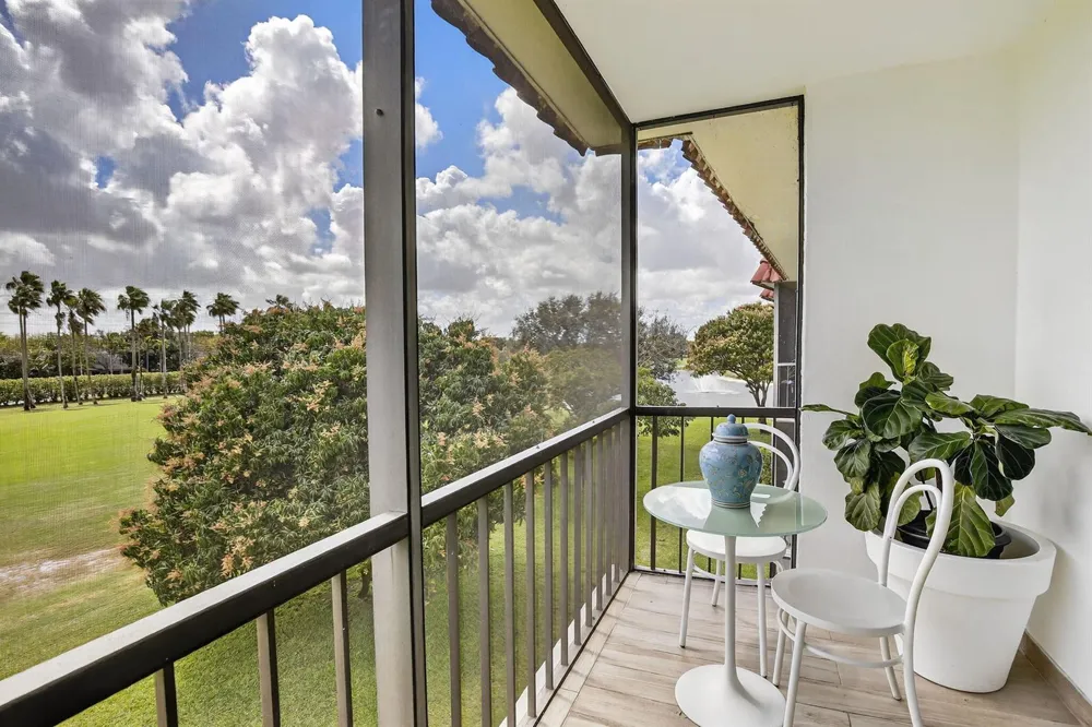 9820 S HOLLYBROOK LAKE DRIVE #306 Pembroke Pines, FL 33025