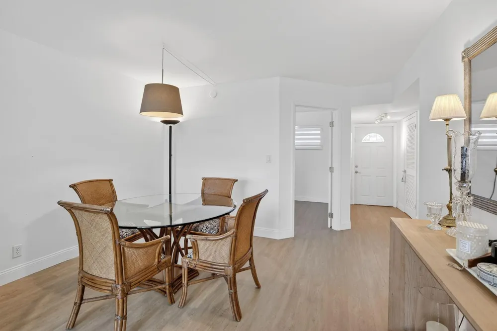 9820 S HOLLYBROOK LAKE DRIVE #306 Pembroke Pines, FL 33025