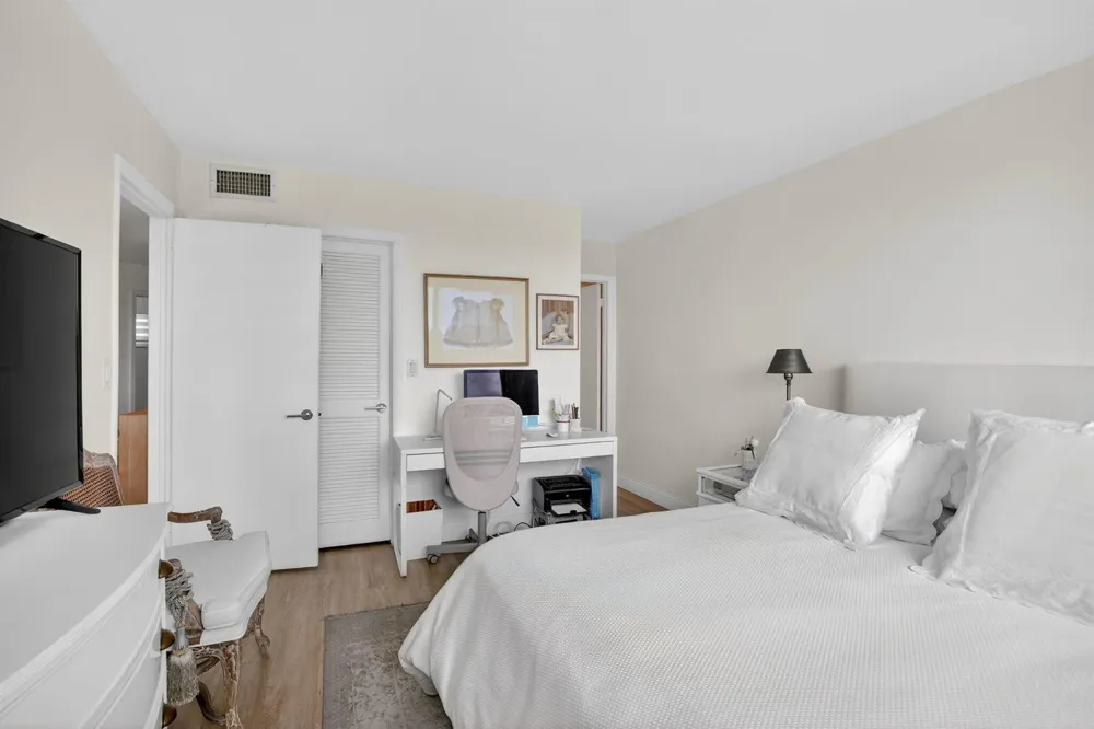9820 S HOLLYBROOK LAKE DRIVE #306 Pembroke Pines, FL 33025