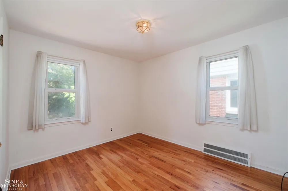 21149 Sunnydale Street St Clair Shores City, MI 48081