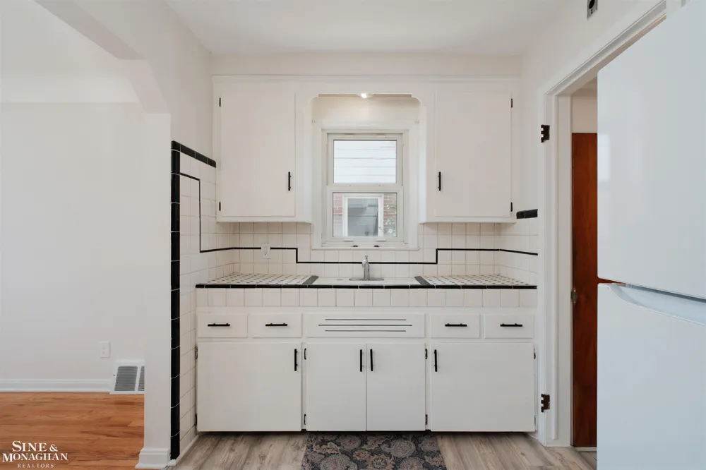 21149 Sunnydale Street St Clair Shores City, MI 48081