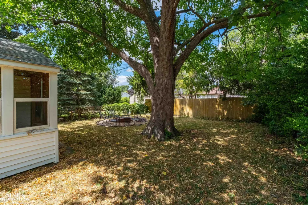 21149 Sunnydale Street St Clair Shores City, MI 48081