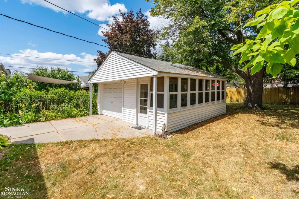 21149 Sunnydale Street St Clair Shores City, MI 48081