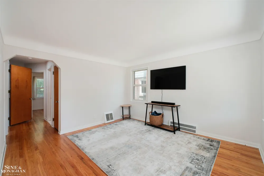 21149 Sunnydale Street St Clair Shores City, MI 48081