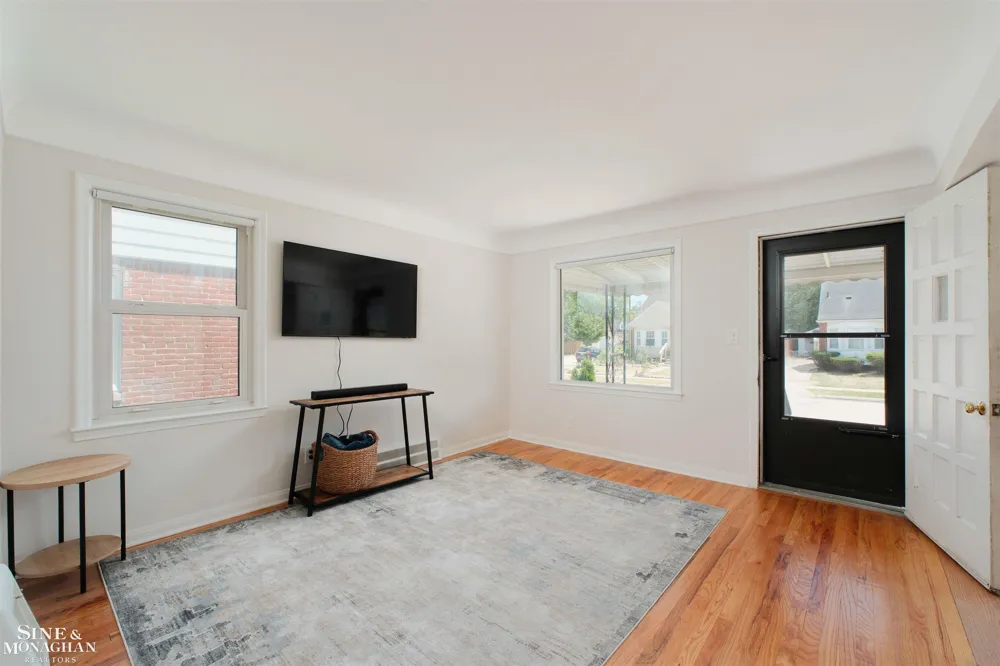 21149 Sunnydale Street St Clair Shores City, MI 48081