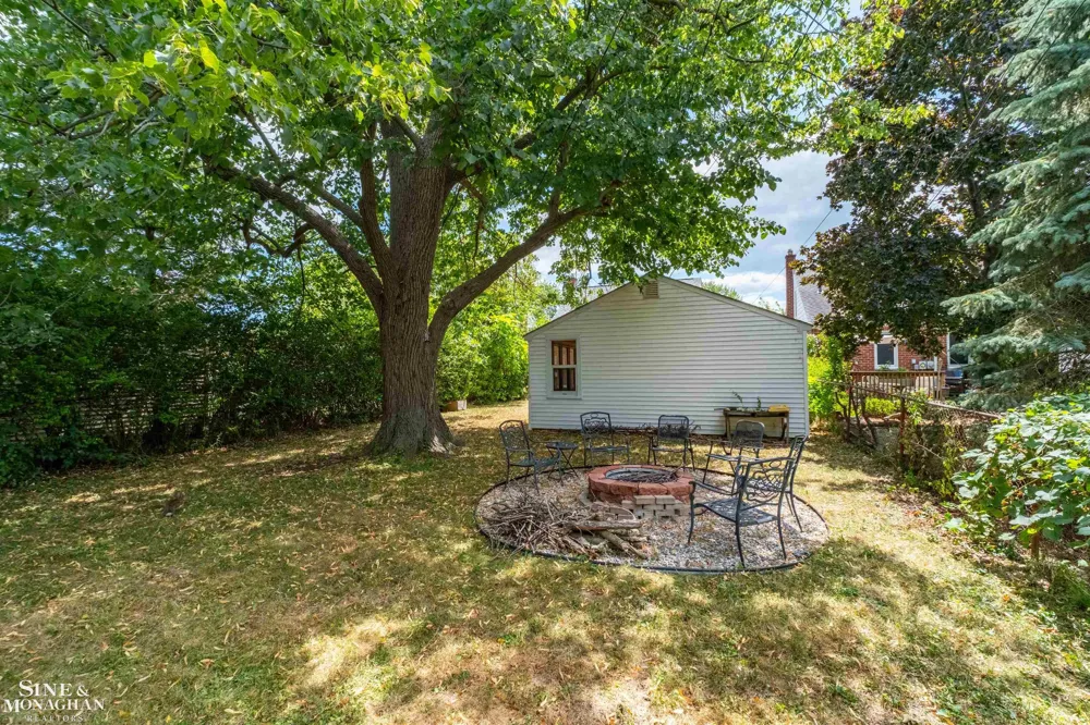 21149 Sunnydale Street St Clair Shores City, MI 48081