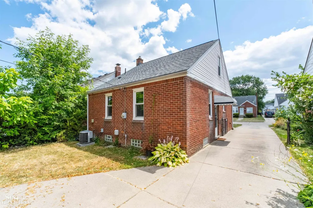 21149 Sunnydale Street St Clair Shores City, MI 48081