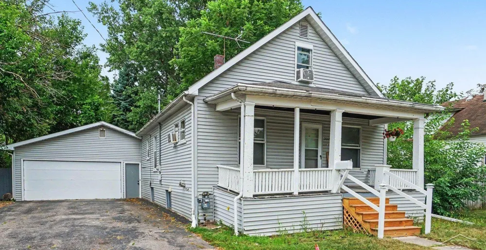 2018 Woodbridge Street Saginaw City, MI 48602