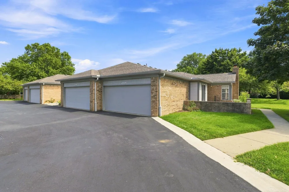 48490 Piedmont Court Shelby Charter Township, MI 48315