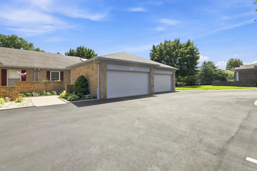 48490 Piedmont Court Shelby Charter Township, MI 48315