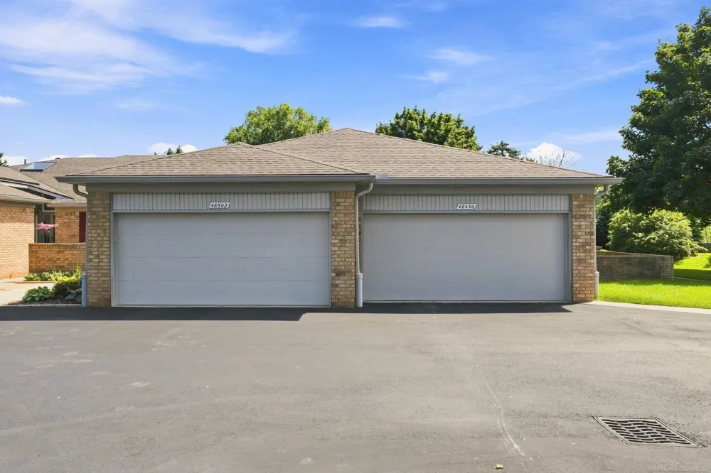 48490 Piedmont Court Shelby Charter Township, MI 48315