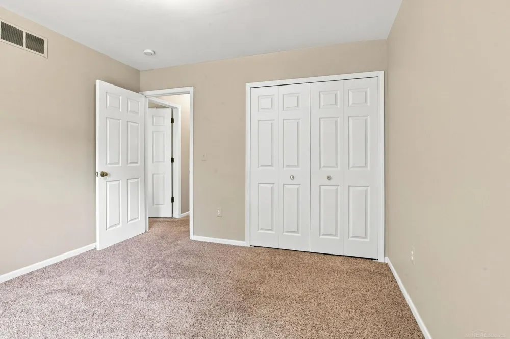 48490 Piedmont Court Shelby Charter Township, MI 48315