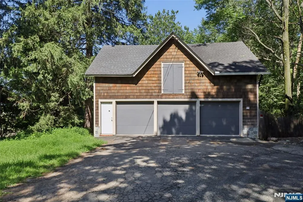 37 Livingston Avenue Roseland, NJ 07068