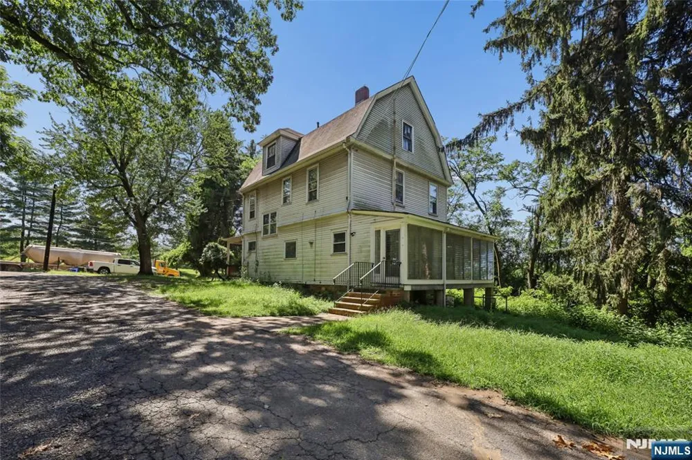 37 Livingston Avenue Roseland, NJ 07068