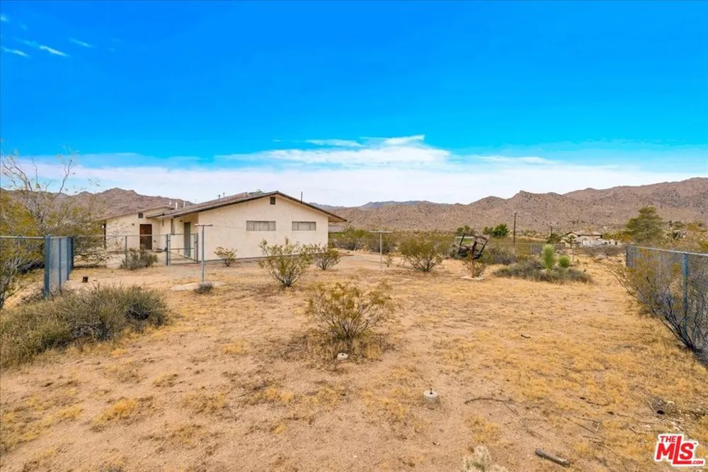 8686 Uphill Road Joshua Tree, CA 92252