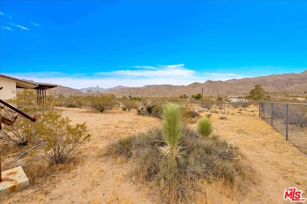 8686 Uphill Road Joshua Tree, CA 92252
