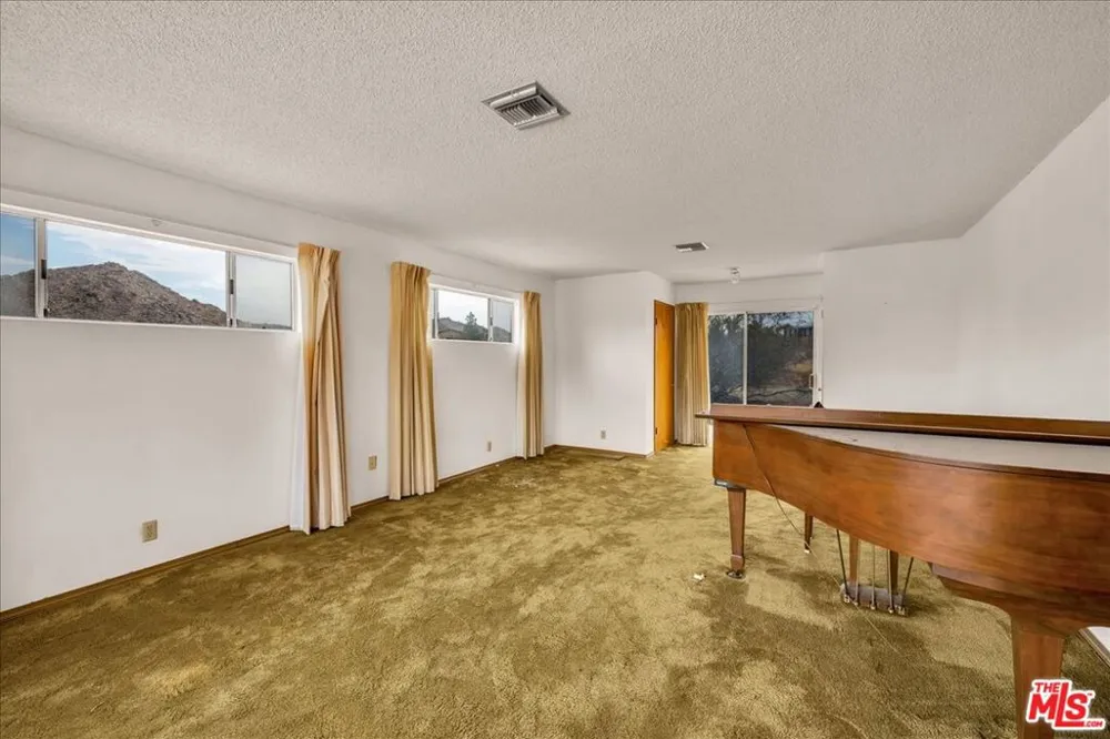 8686 Uphill Road Joshua Tree, CA 92252