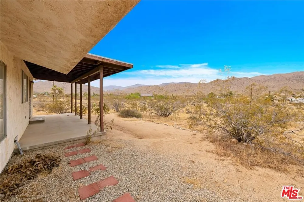 8686 Uphill Road Joshua Tree, CA 92252
