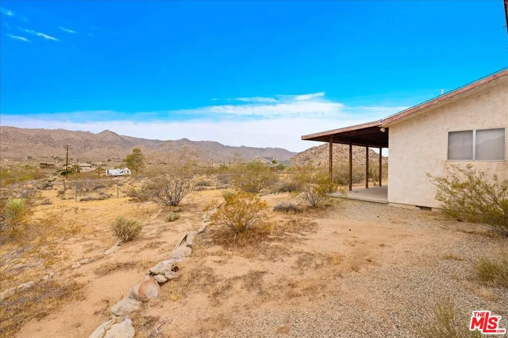 8686 Uphill Road Joshua Tree, CA 92252