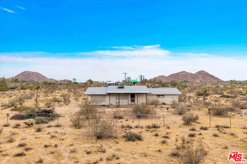 8686 Uphill Road Joshua Tree, CA 92252