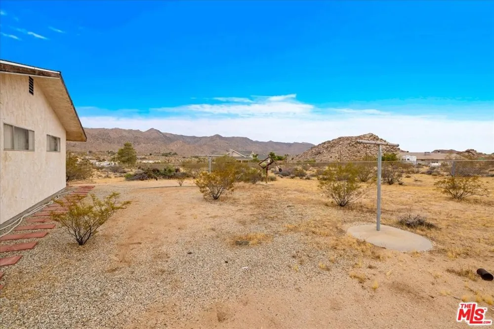 8686 Uphill Road Joshua Tree, CA 92252
