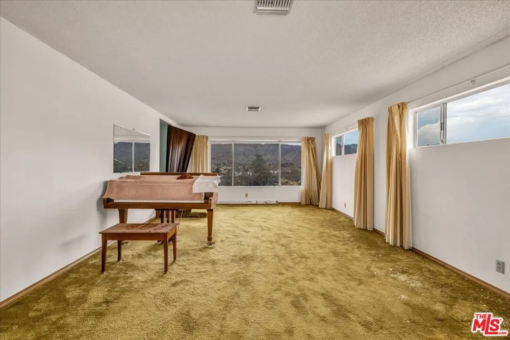 8686 Uphill Road Joshua Tree, CA 92252