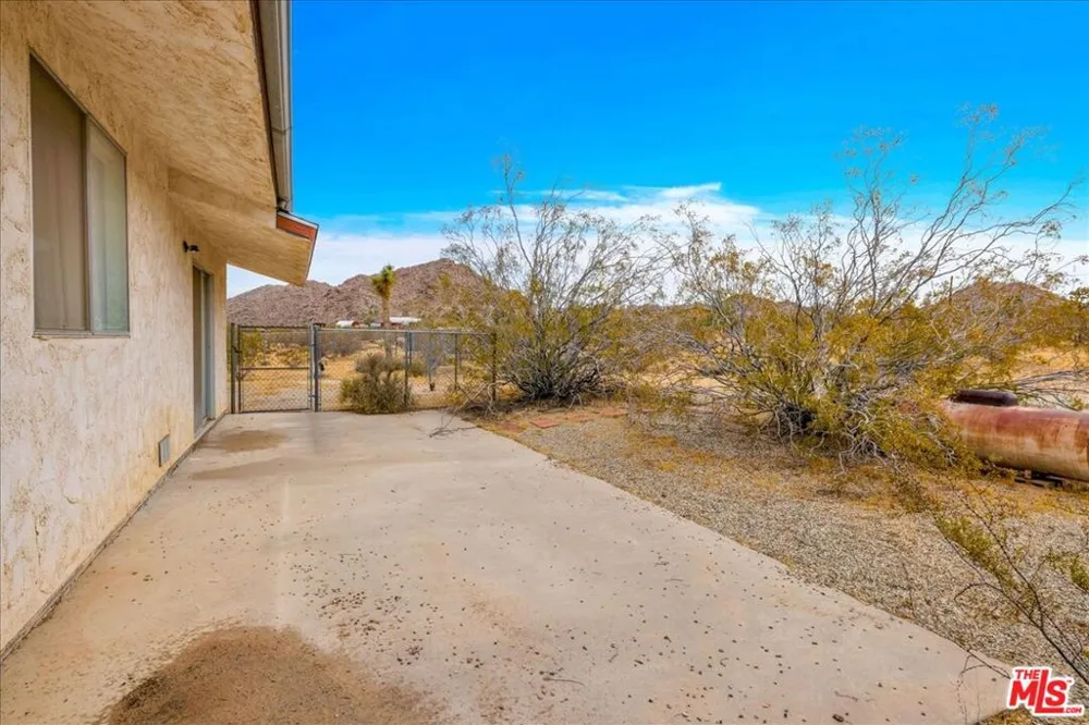 8686 Uphill Road Joshua Tree, CA 92252