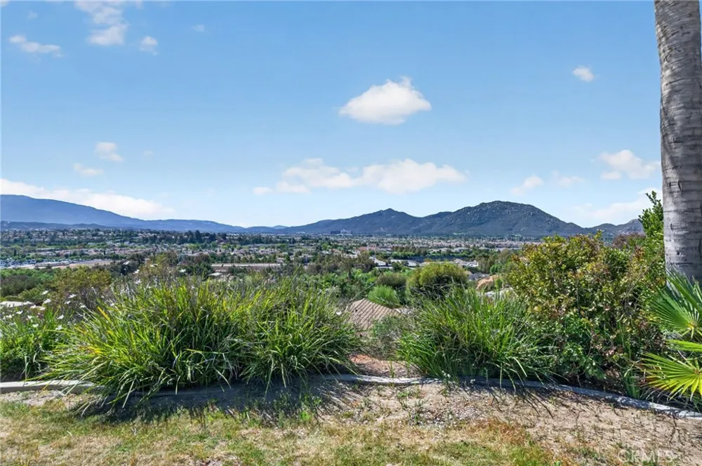 43973 El Lucero Place Temecula, CA 92592