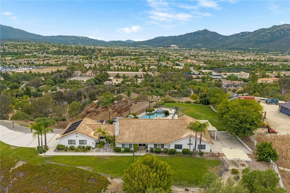 43973 El Lucero Place Temecula, CA 92592