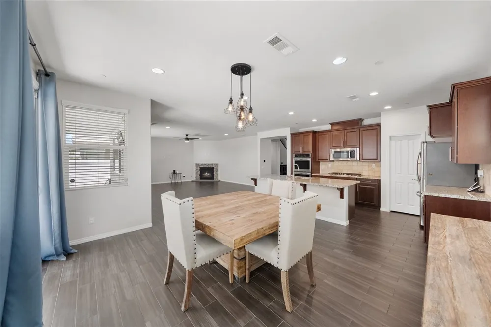 38079 Bella Rosa Murrieta, CA 92563