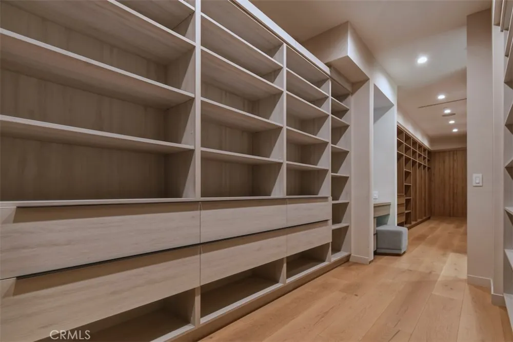 14753 Round Valley Sherman Oaks, CA 91403