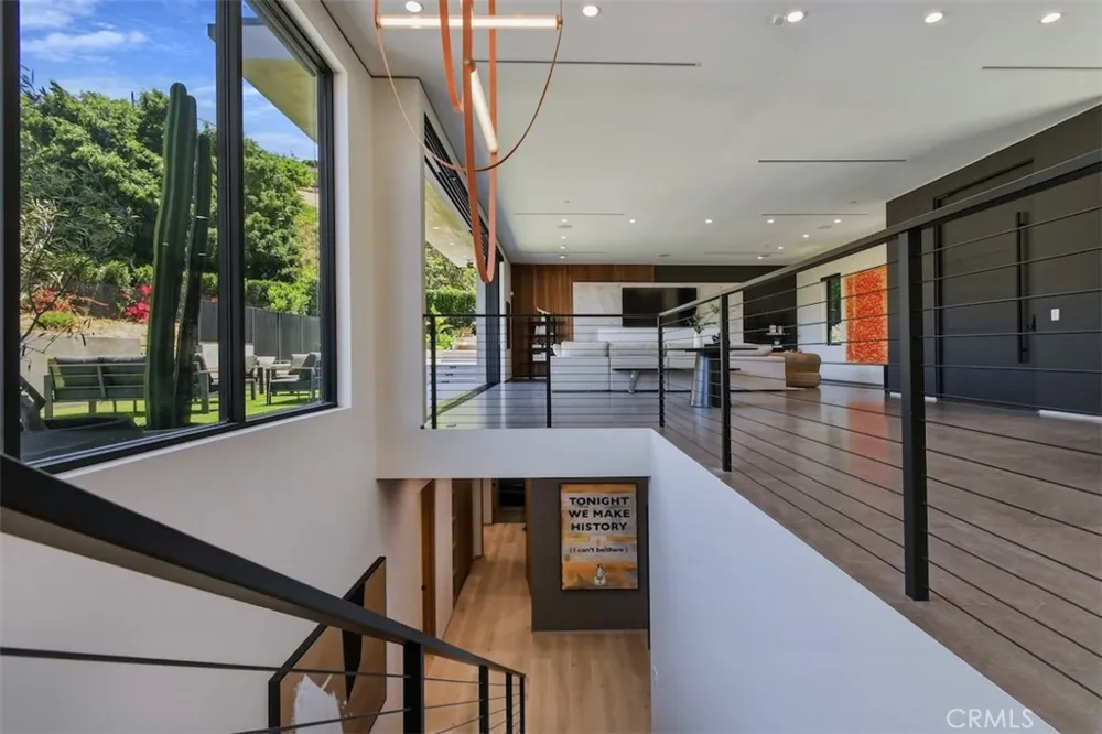 14753 Round Valley Sherman Oaks, CA 91403