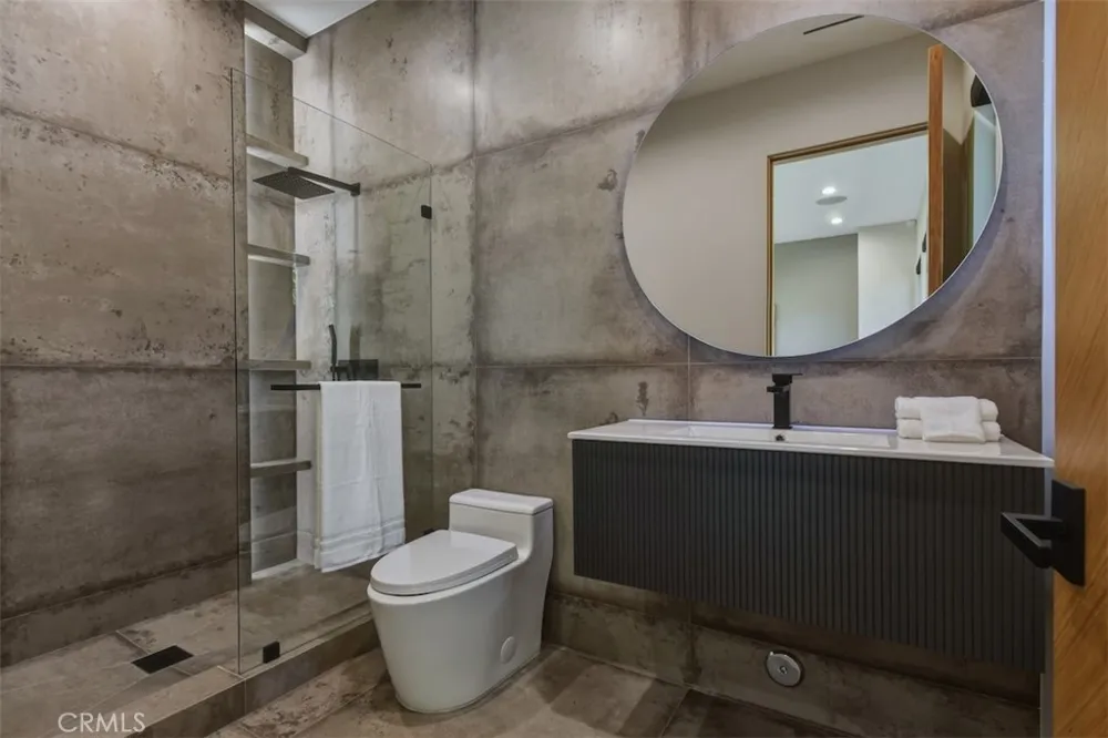14753 Round Valley Sherman Oaks, CA 91403