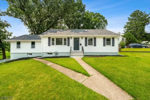 76 Dawn Ave