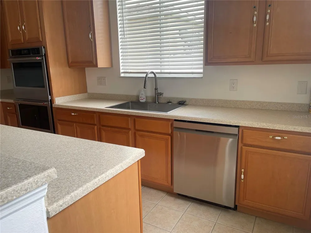 502 FIRST CAPE CORAL DR Winter Garden, FL 34787