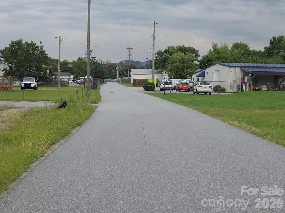 1109 Keith Street Hendersonville, NC 28792