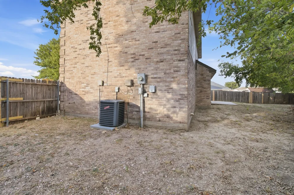 1512 Yellowbird Court DeSoto, TX 75115