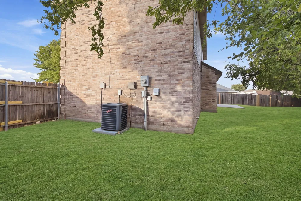 1512 Yellowbird Court DeSoto, TX 75115
