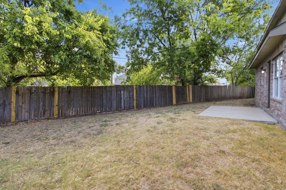 1512 Yellowbird Court DeSoto, TX 75115